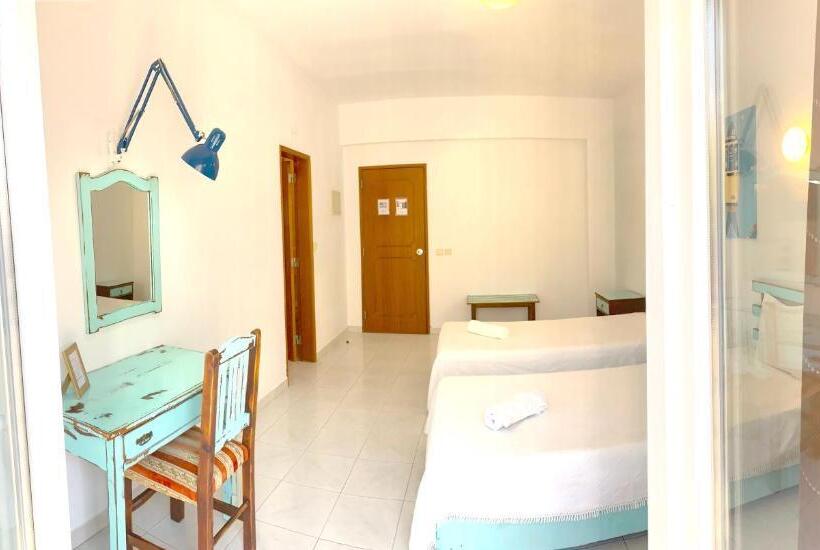 اتاق لوکس با بالکن, The Central Guesthouse