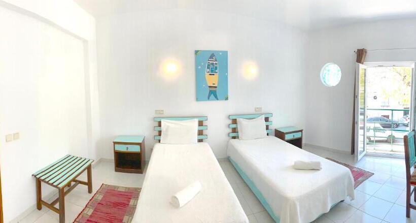 اتاق لوکس با بالکن, The Central Guesthouse