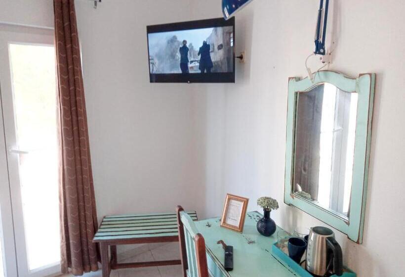 اتاق لوکس با بالکن, The Central Guesthouse