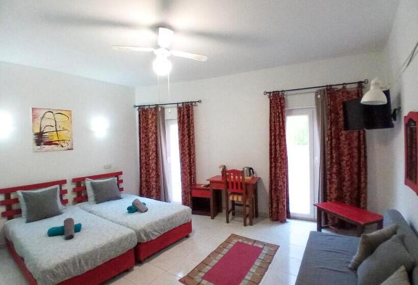 اتاق لوکس با بالکن, The Central Guesthouse