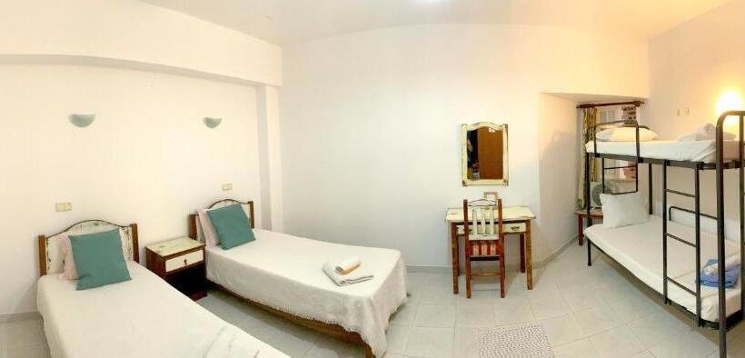 اتاق استاندارد چهار تخته, The Central Guesthouse