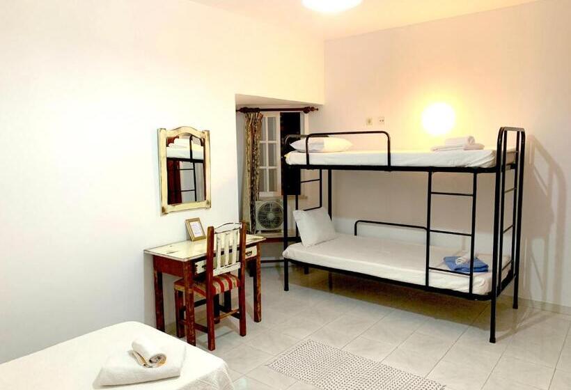 اتاق استاندارد چهار تخته, The Central Guesthouse