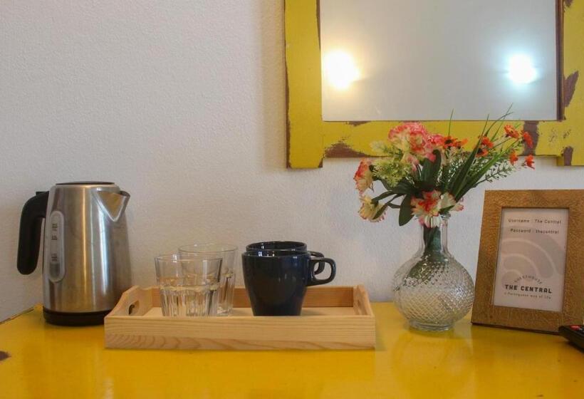 اتاق استاندارد چهار تخته, The Central Guesthouse