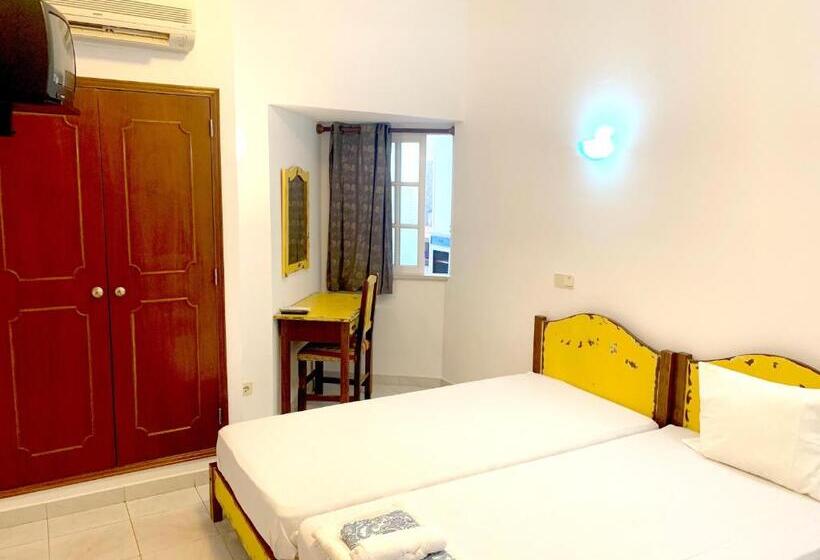 اتاق استاندارد, The Central Guesthouse