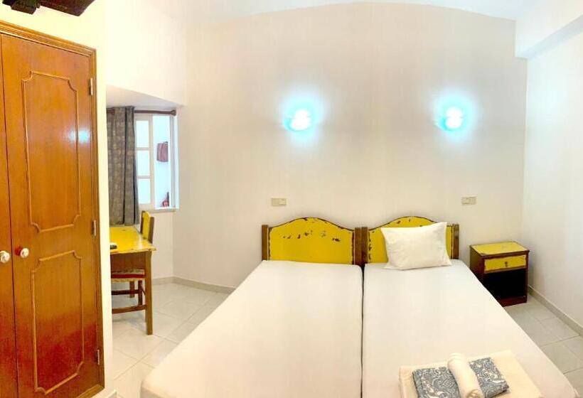 اتاق استاندارد, The Central Guesthouse
