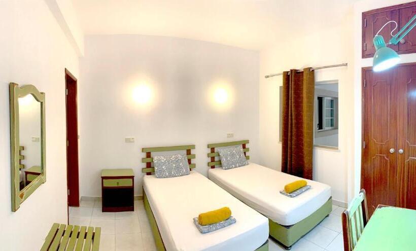 اتاق استاندارد, The Central Guesthouse