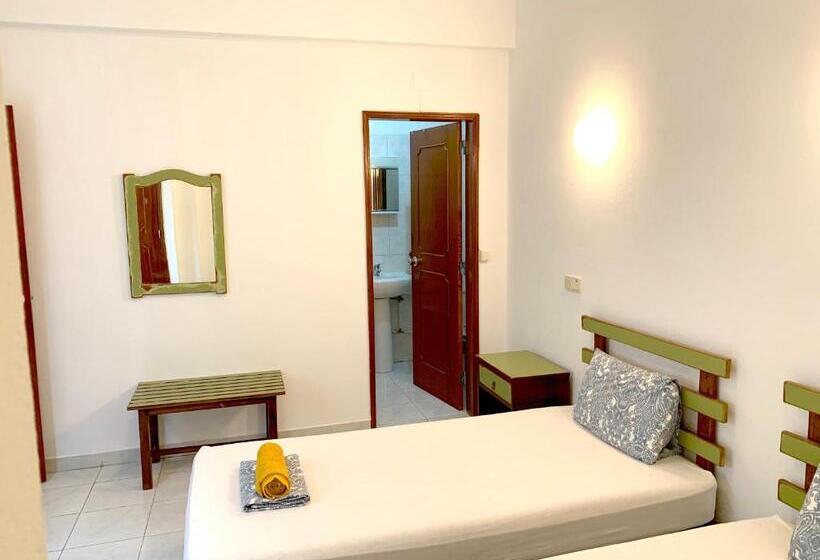 اتاق استاندارد, The Central Guesthouse