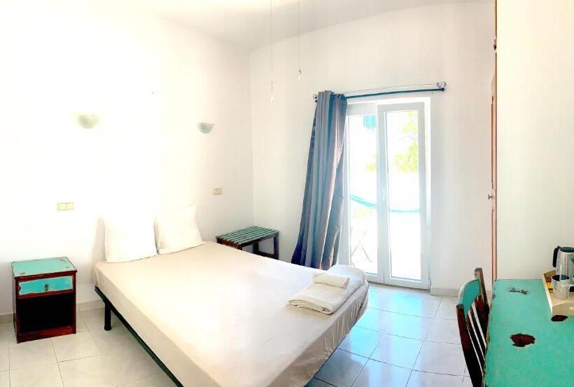 اتاق استاندارد با تراس, The Central Guesthouse