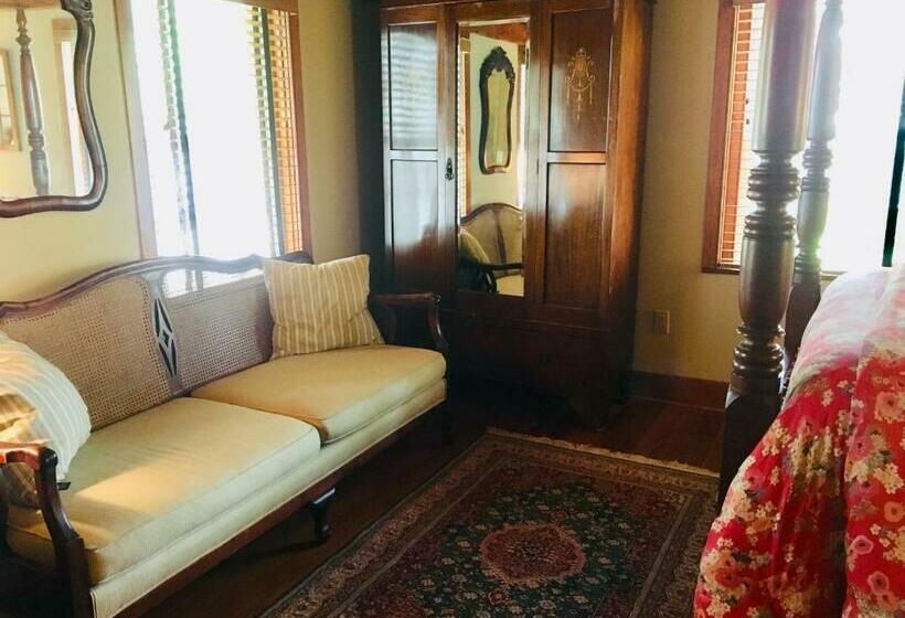 디럭스 룸, The 1708 House