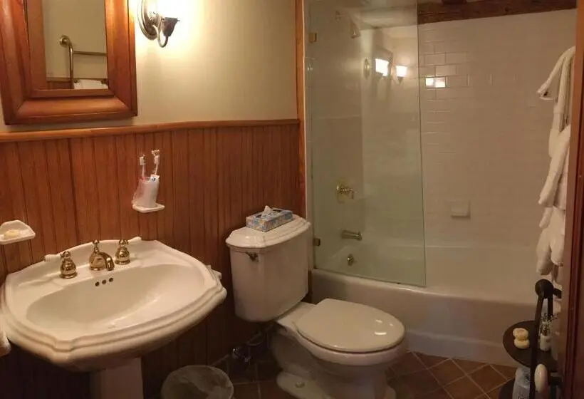 Deluxe Suite King Bed, The 1708 House