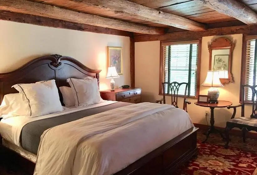 Deluxe Suite King Bed, The 1708 House