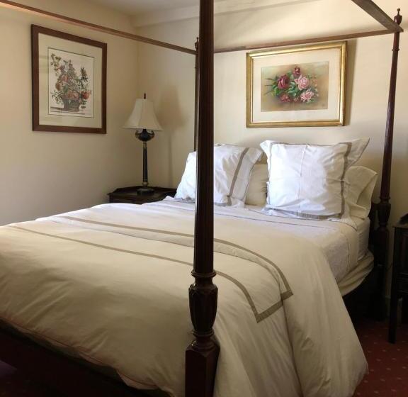 Delüks Junior Süiti, The 1708 House