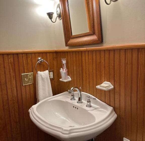 디럭스 스위트 킹 침대, The 1708 House