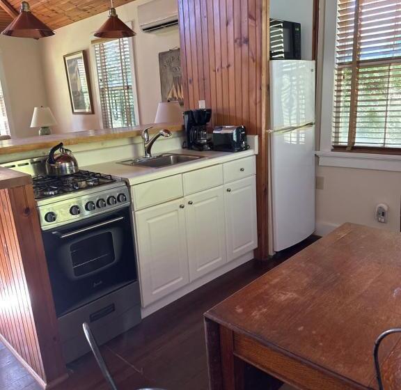 침실 1개 주택, The 1708 House