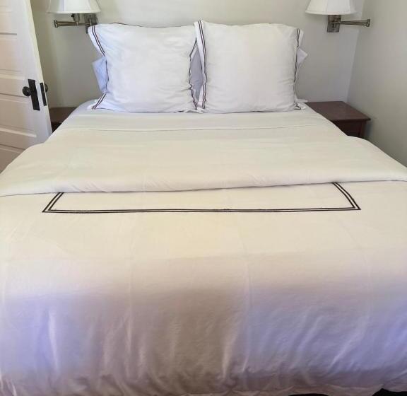 침실 1개 주택, The 1708 House