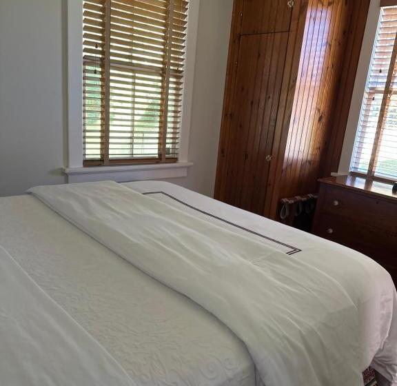 침실 1개 주택, The 1708 House