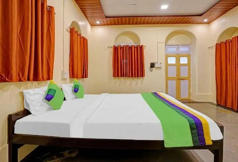デラックスルーム, Treebo Cecil Resort, 600 Mtrs From Matheran Railway Station