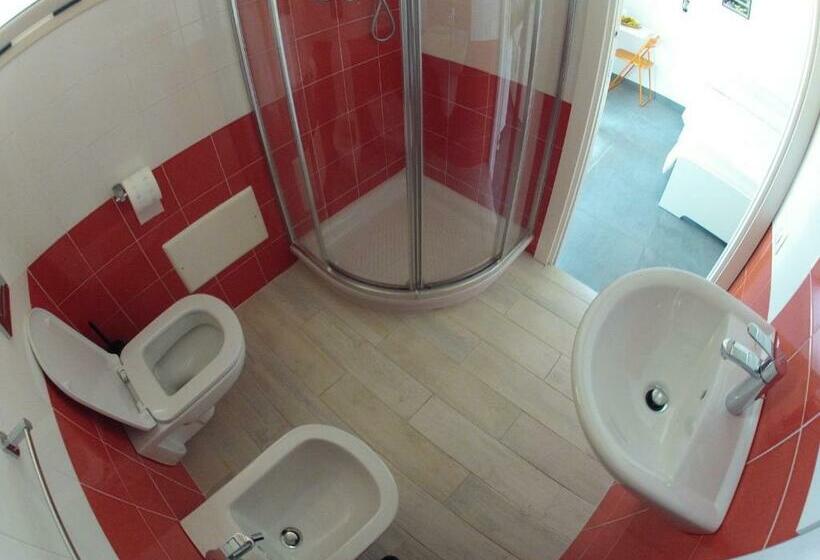 غرفة قياسية مزوَّدة بشُرفة, Accomodation Libertino