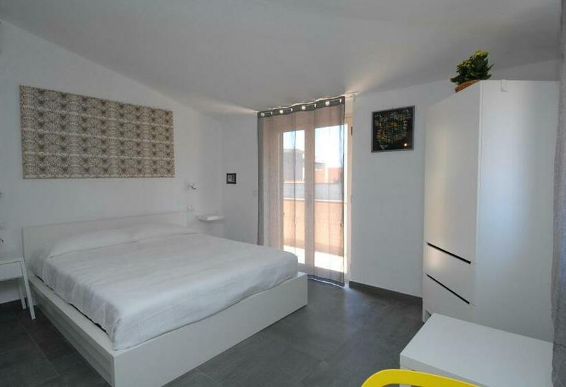 غرفة قياسية مزوَّدة بشُرفة, Accomodation Libertino