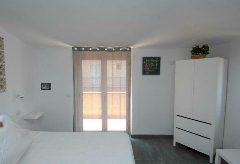 غرفة قياسية مزوَّدة بشُرفة, Accomodation Libertino