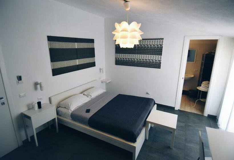 غرفة قياسية مطلّة علي البحر مزوَّدة بشُرفة, Accomodation Libertino