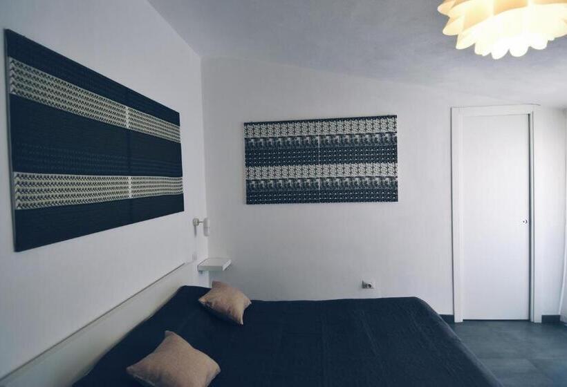 غرفة قياسية مطلّة علي البحر مزوَّدة بشُرفة, Accomodation Libertino