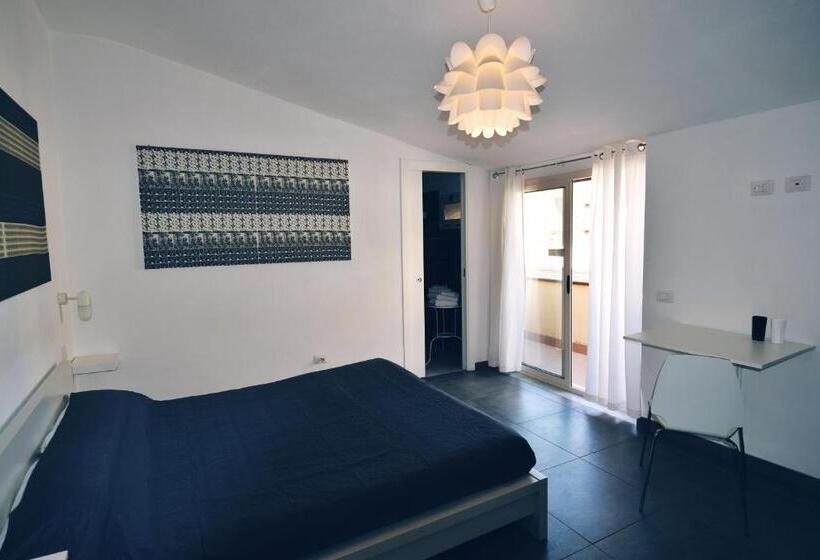 غرفة قياسية مطلّة علي البحر مزوَّدة بشُرفة, Accomodation Libertino