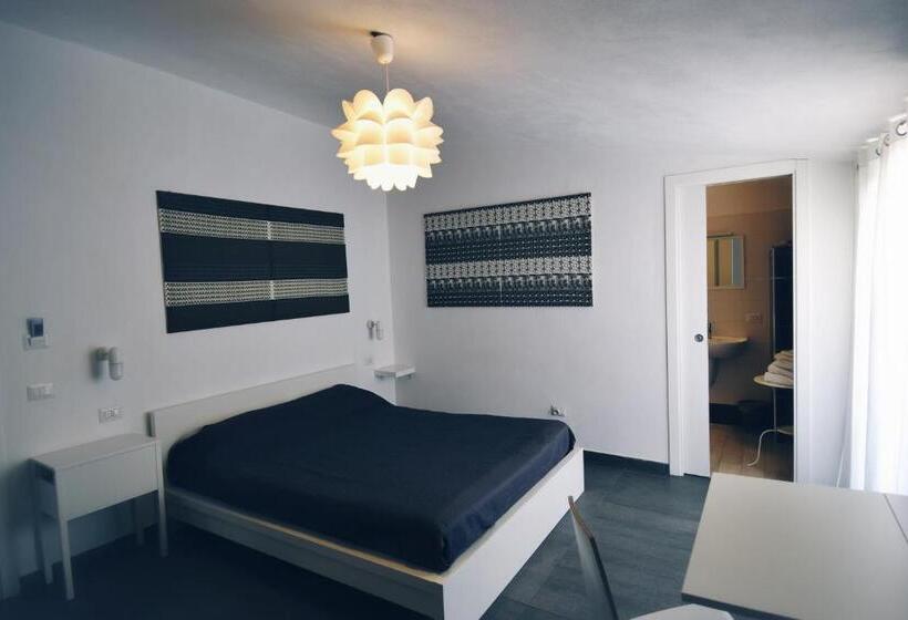 غرفة قياسية مطلّة علي البحر مزوَّدة بشُرفة, Accomodation Libertino