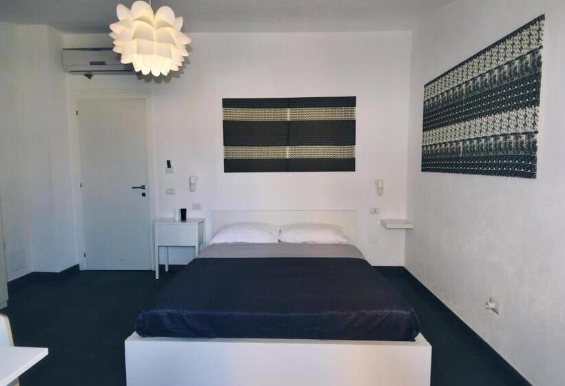 غرفة قياسية مطلّة علي البحر مزوَّدة بشُرفة, Accomodation Libertino