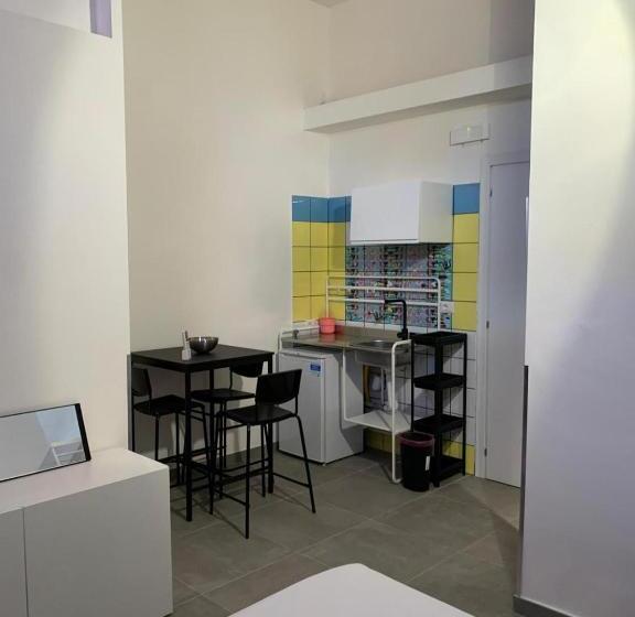 غرفة قياسية ثلاثية, Accomodation Libertino