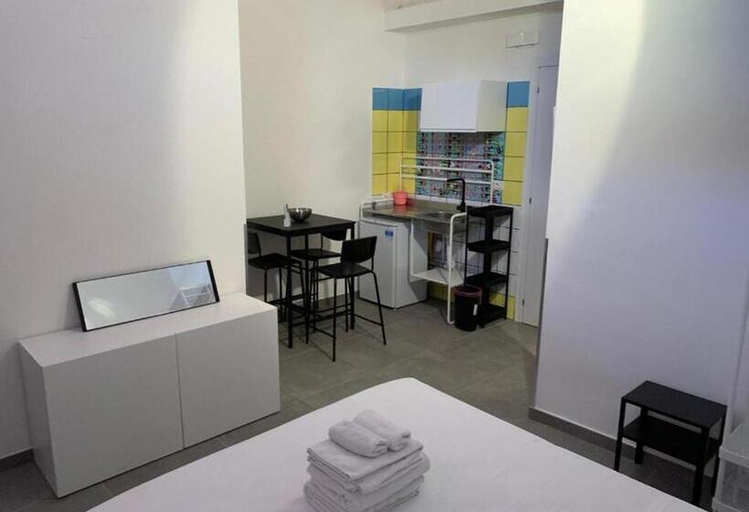 غرفة قياسية ثلاثية, Accomodation Libertino