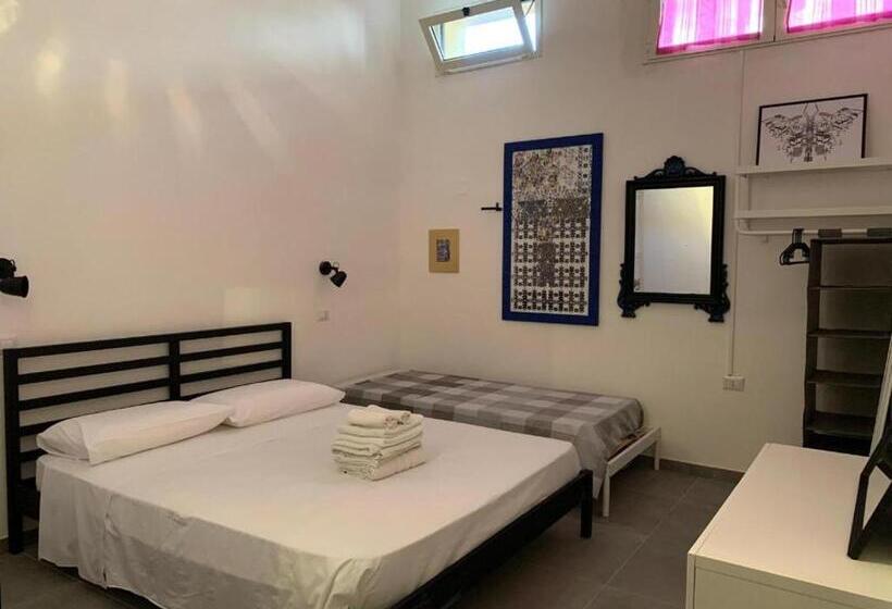 غرفة قياسية ثلاثية, Accomodation Libertino