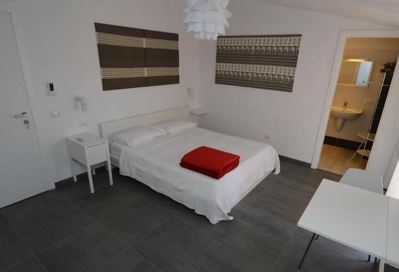 غرفة قياسية مطلّة علي البحر مزوَّدة بشُرفة, Accomodation Libertino