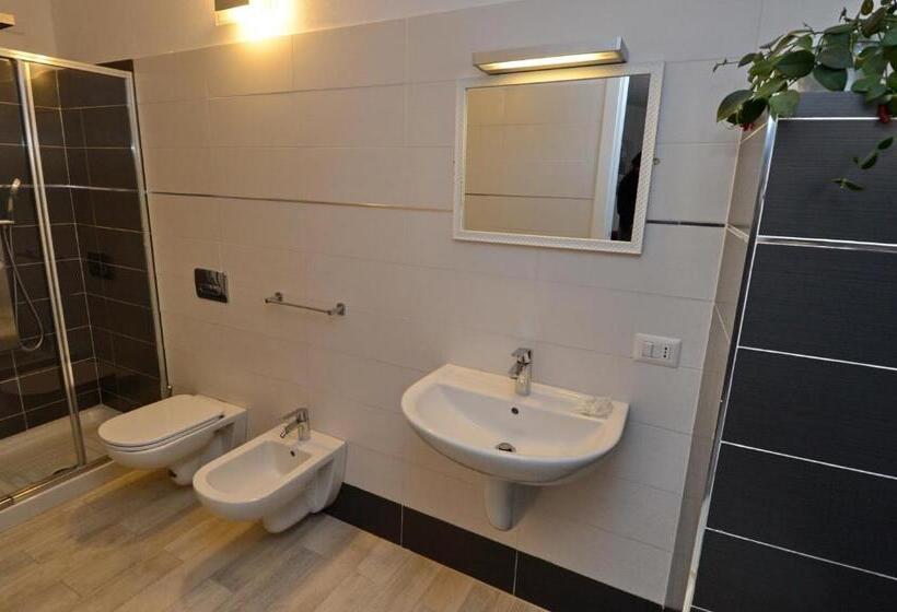 غرفة قياسية مطلّة علي البحر مزوَّدة بشُرفة, Accomodation Libertino