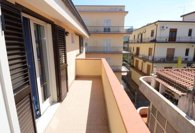 شقة غرفتين نوم مزودة بشُرفة, Accomodation Libertino