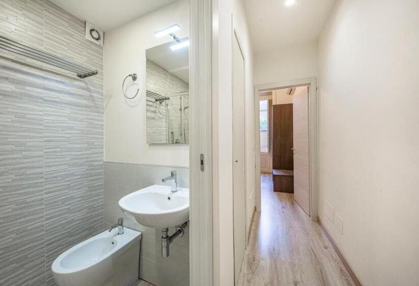 اتاق استاندارد با بالکن, B&b Ambitious
