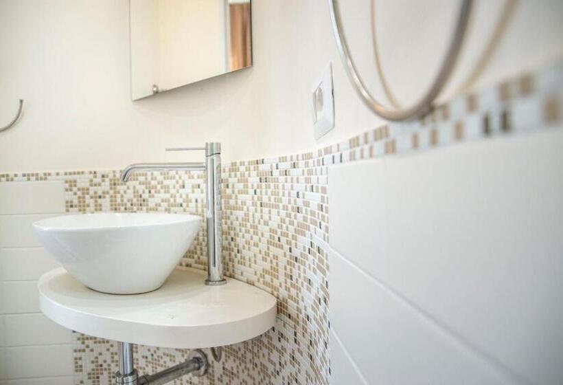 غرفة قياسية مزوَّدة بشُرفة, B&b Ambitious