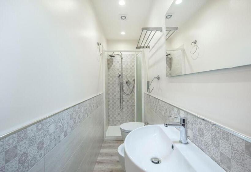 اتاق استاندارد با بالکن, B&b Ambitious