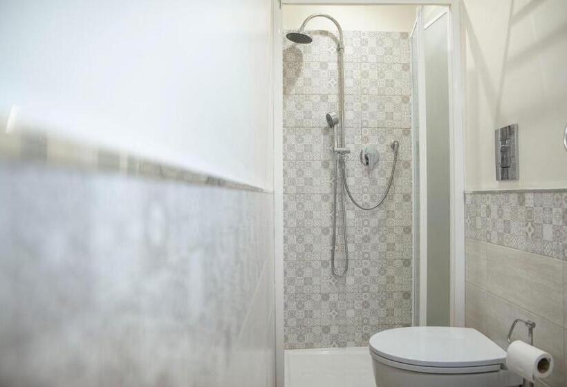 غرفة قياسية فردية, B&b Ambitious