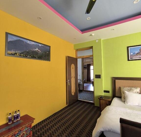 Perhesviitti, Hidden Leaf Homestay
