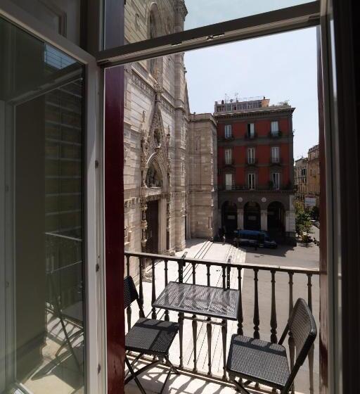 سوییت خانوادگی, The Duomo House By House In Naples