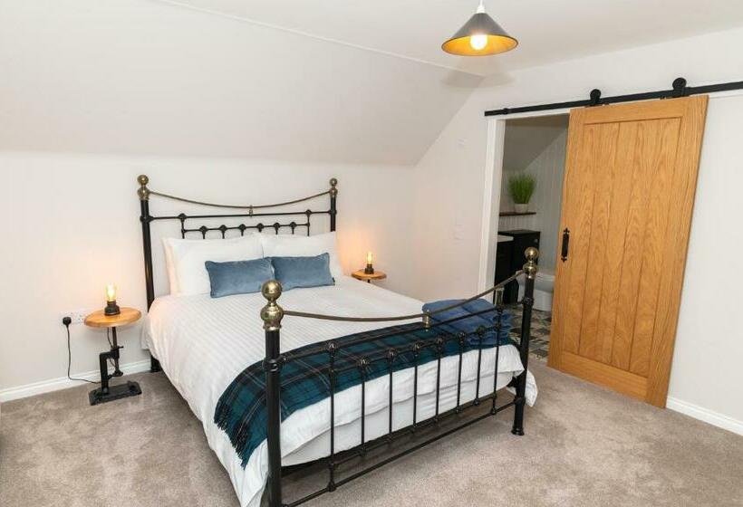 منزل غرفة نوم واحدة, Netherdale House & The Coach House