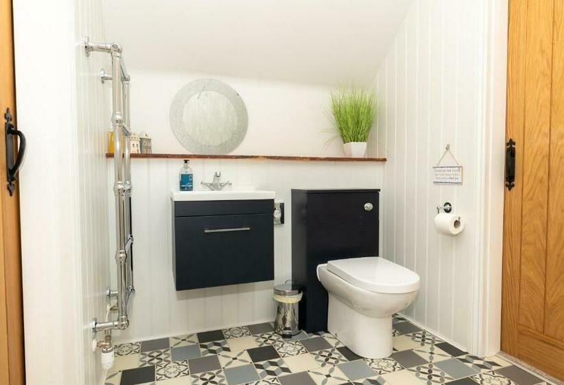 منزل غرفة نوم واحدة, Netherdale House & The Coach House