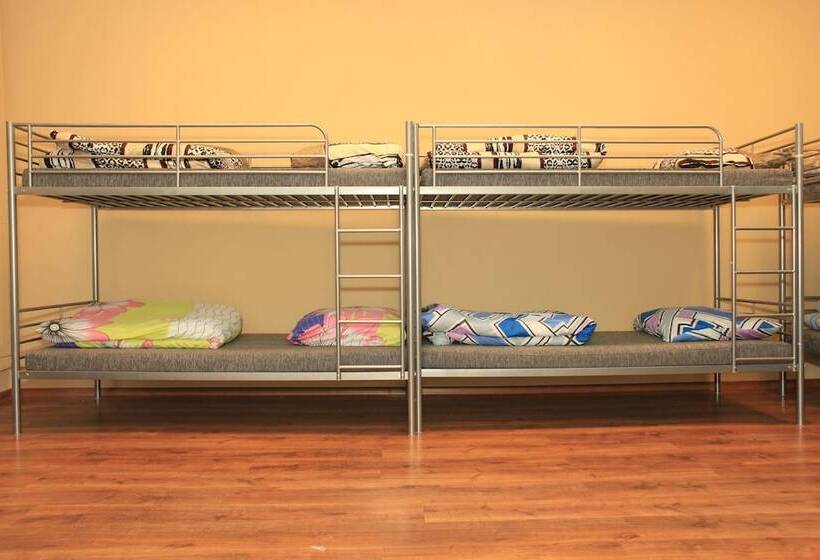 سرير فى غرفة مشتركه, Art Hostel Poznań
