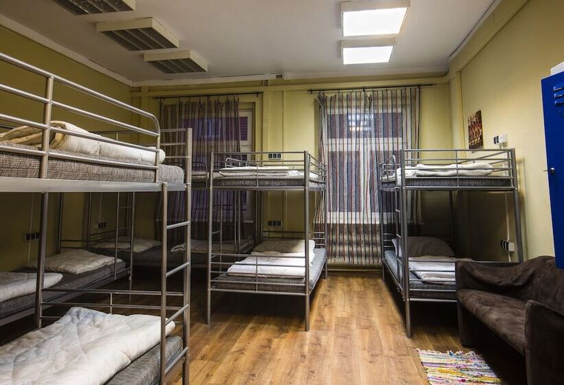 سرير فى غرفة مشتركه, Art Hostel Poznań