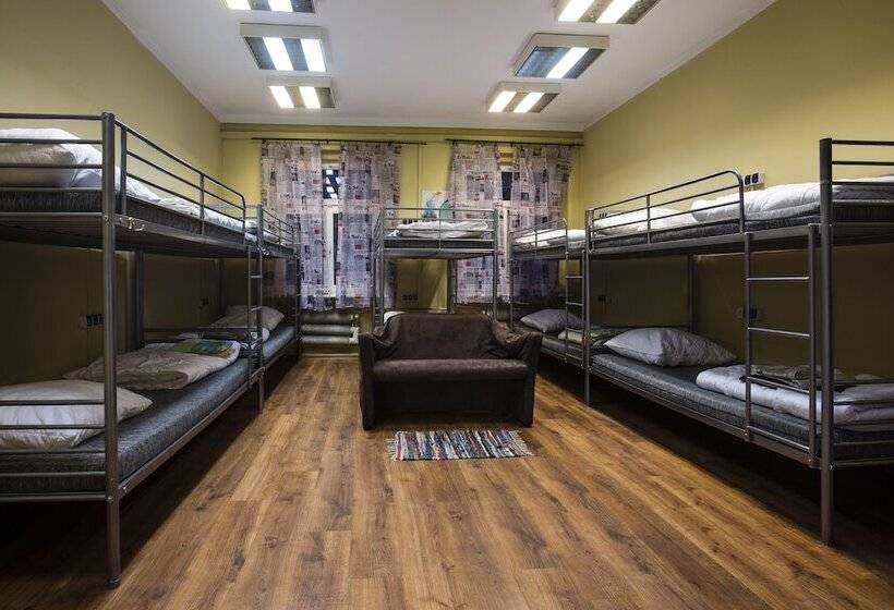 سرير فى غرفة مشتركه, Art Hostel Poznań