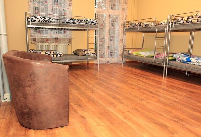 سرير فى غرفة مشتركه, Art Hostel Poznań