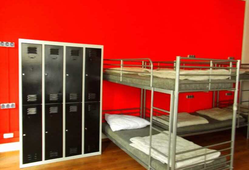 سرير فى غرفة مشتركه, Art Hostel Poznań