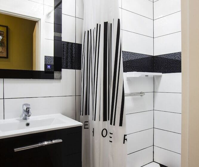 سرير فى غرفة مشتركه, Art Hostel Poznań