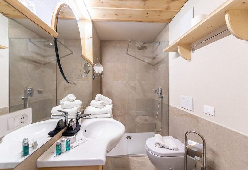 스탠다드 룸 더블 침대, Berghotel Jochgrimm   Your Dolomites Home